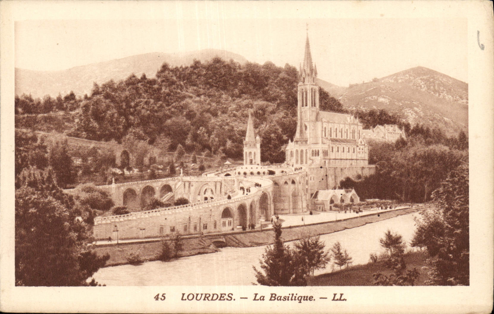CPA Lourdes La Basilique 