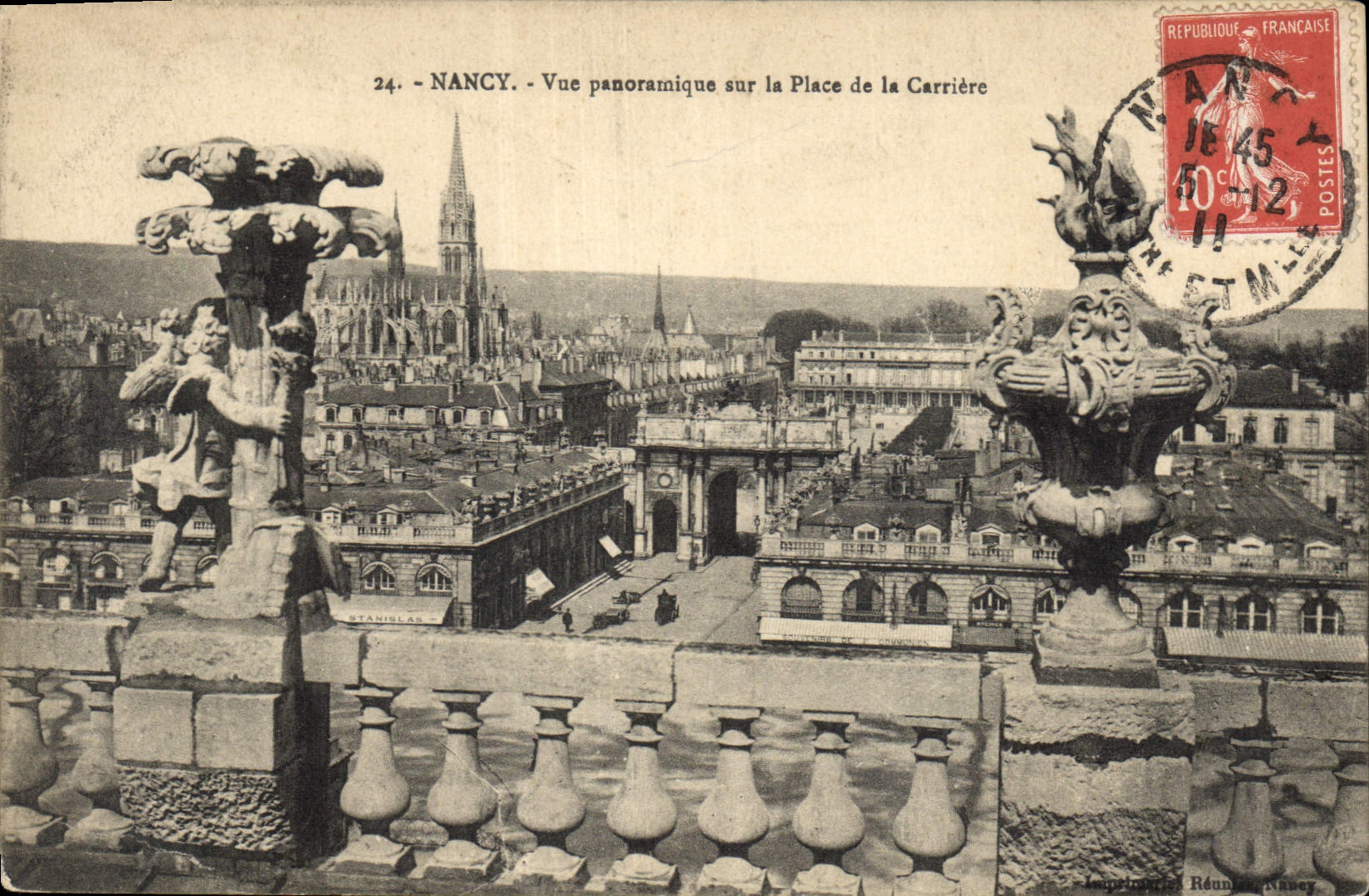 CPA Nancy Vue Panoramique sur la Place de la Carriete 