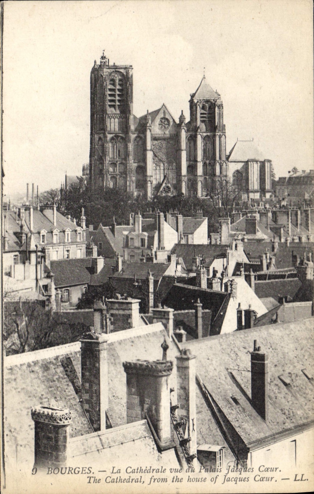 CPA Bourges La Cathedrale vue du Palais Coeur