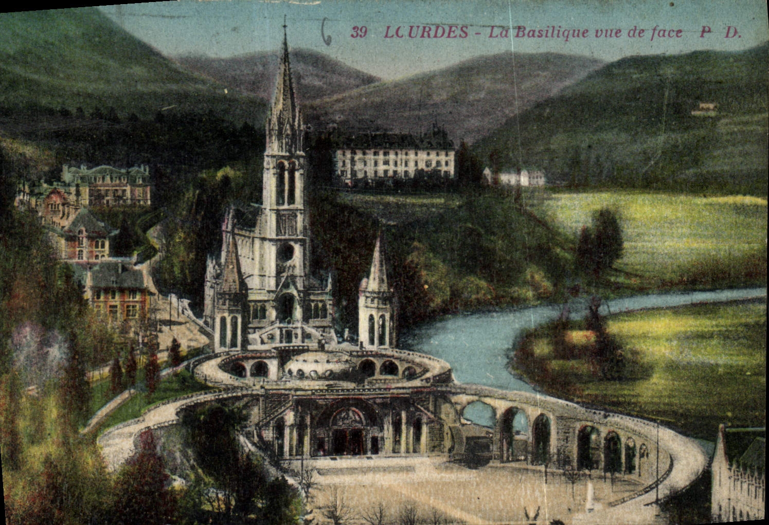 CPA Lourdes La Basilique vue de face 