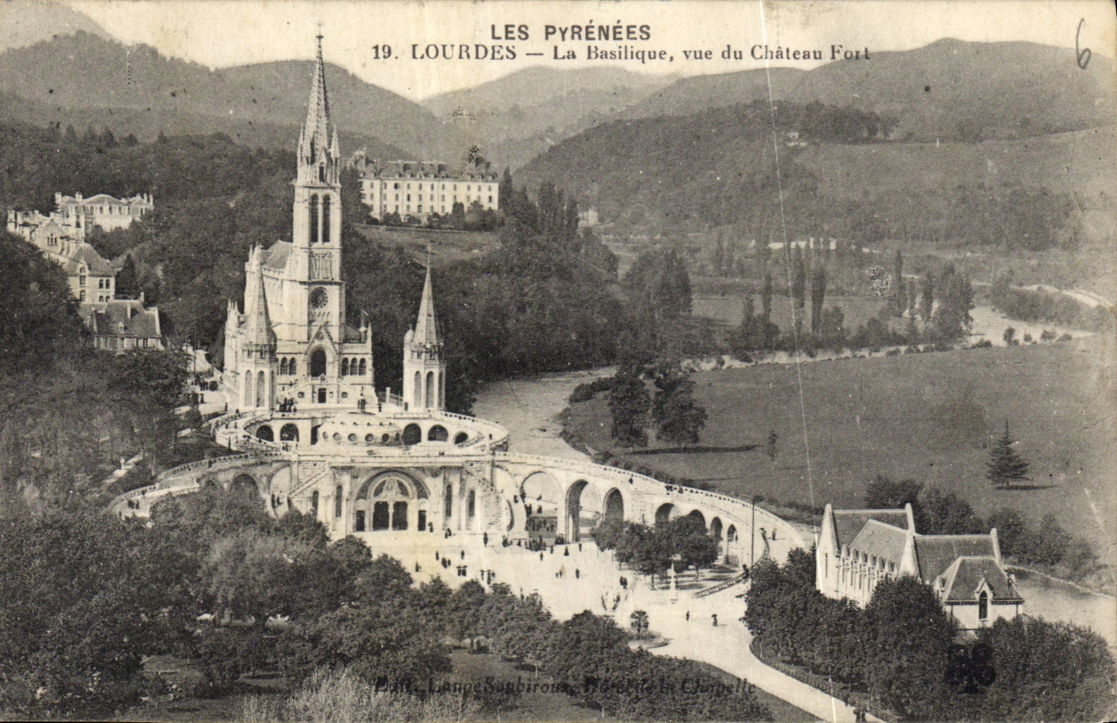 CPA Lourdes La Basilique vue du Chateau Fort 