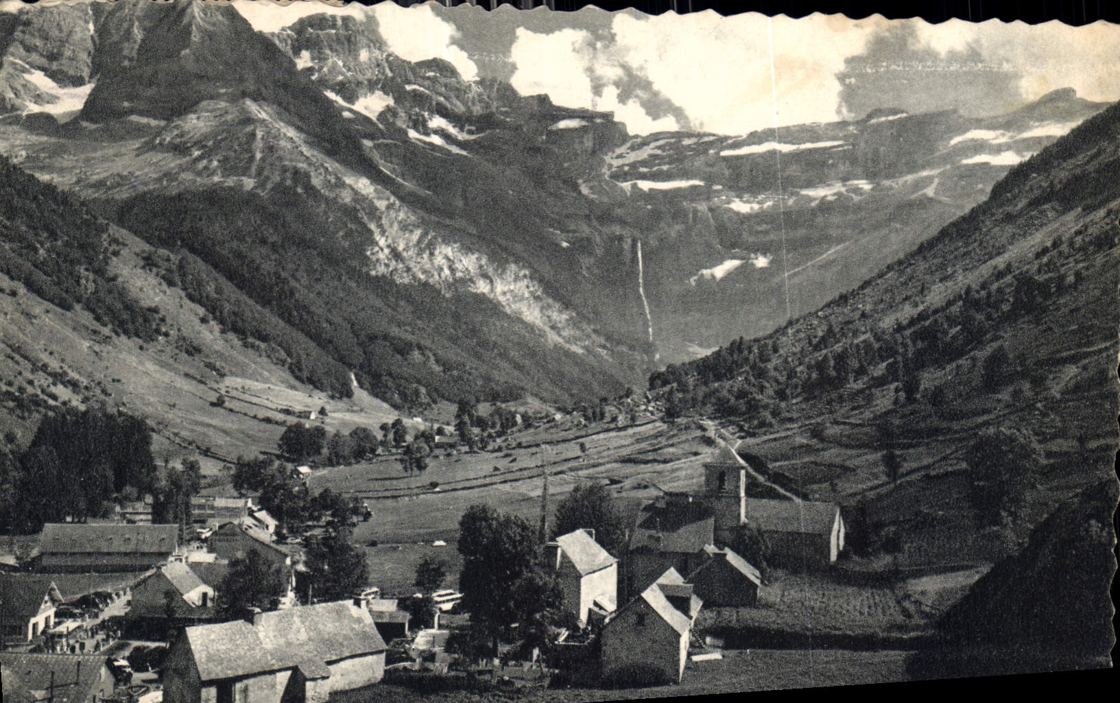CPA Gavarnie Le Village et le Cirque 