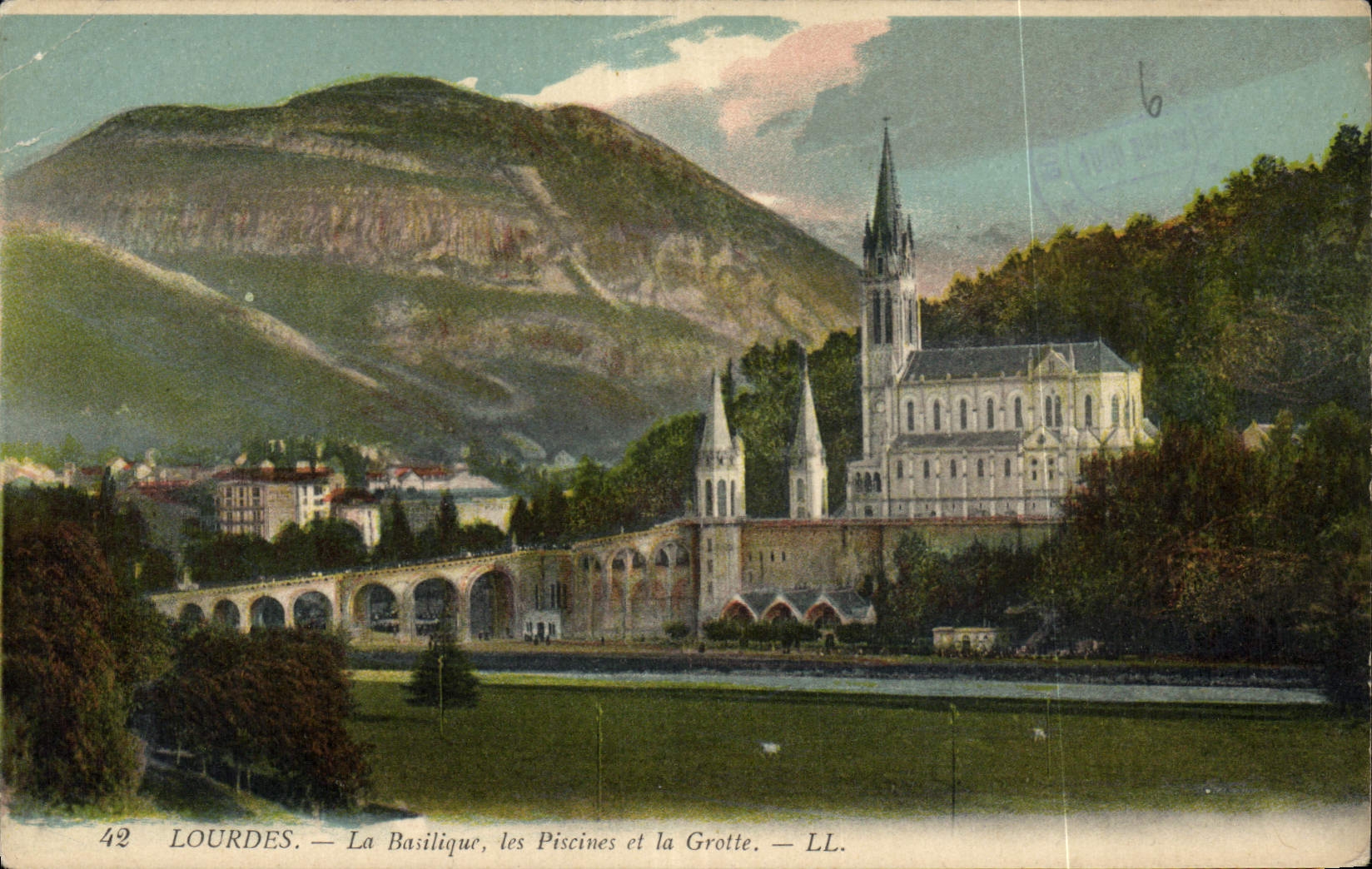 CPA Lourdes La Basilique les Piscines et la Grotte 