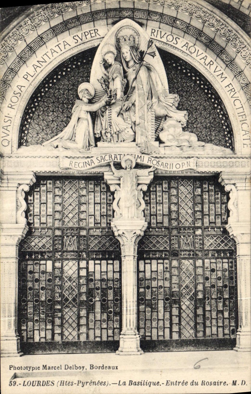 CPA Lourdes La Basilique Entrée du Rosaire 