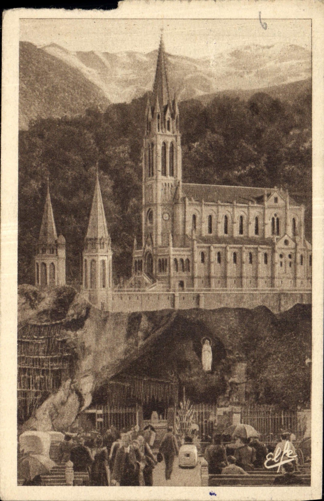 CPA Lourdes La Grotte et la Basilique 