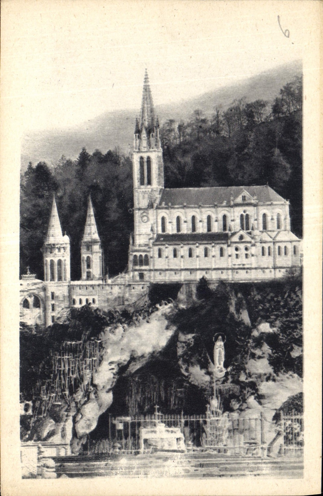 CPA Lourdes La Grotte et la Basilique 