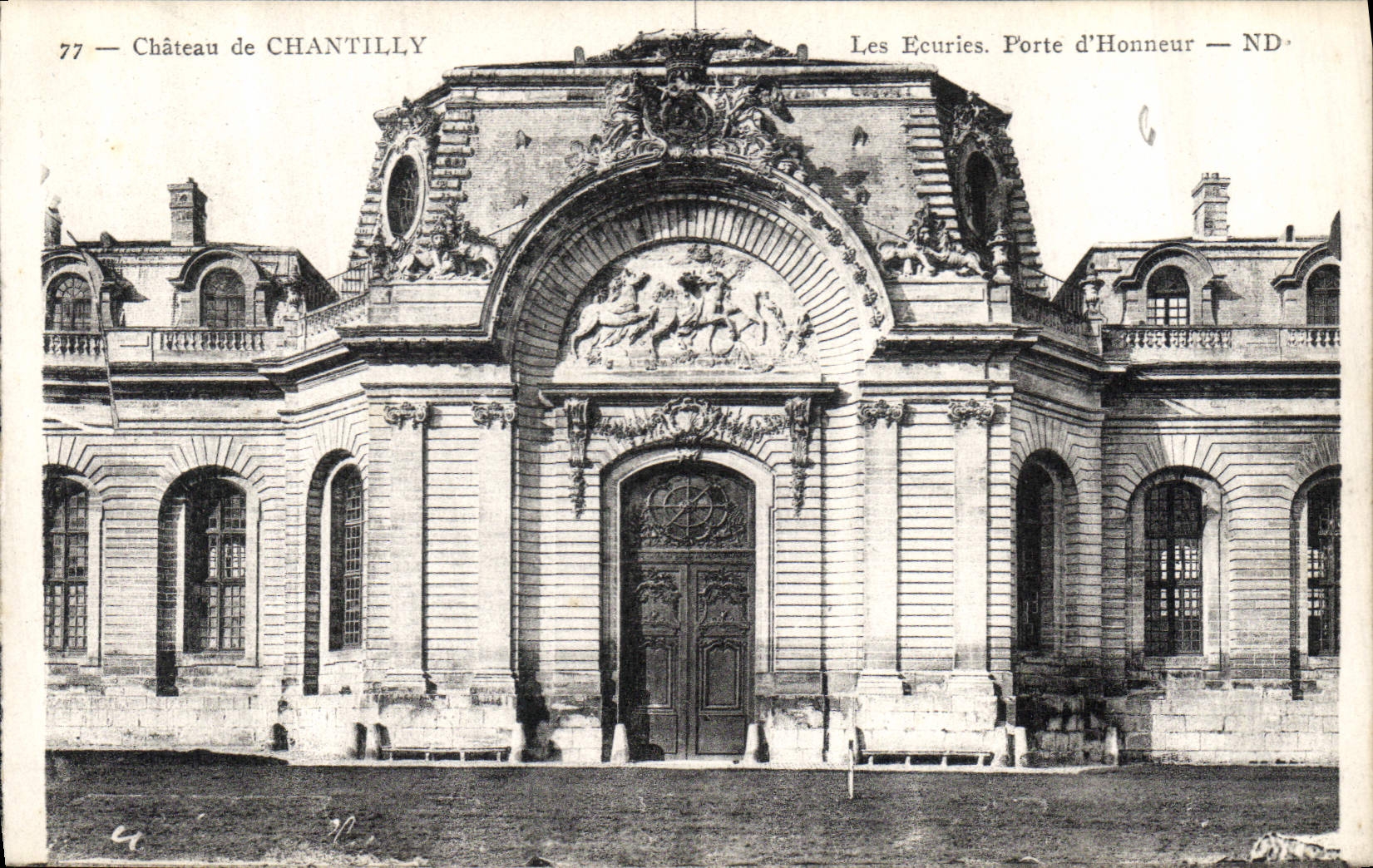 CPA Chateau de Chantilly Les Escuries Porte d'Honneur 