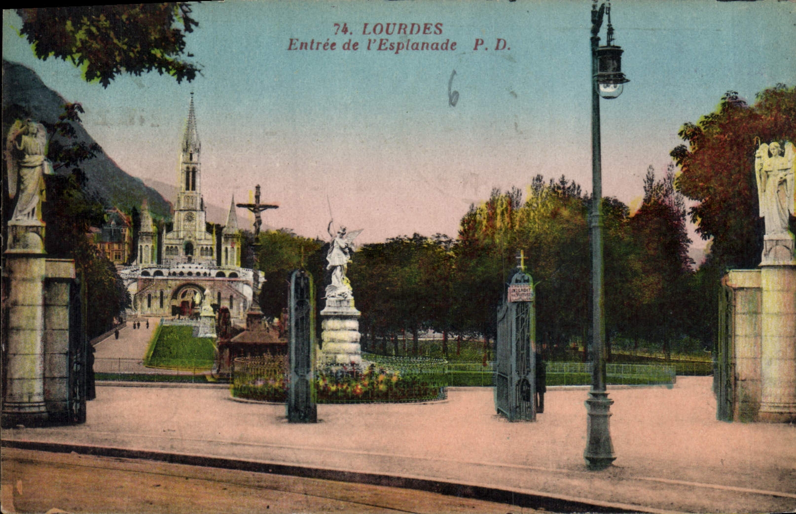 CPA Lourdes Entree de l'Esplanade 