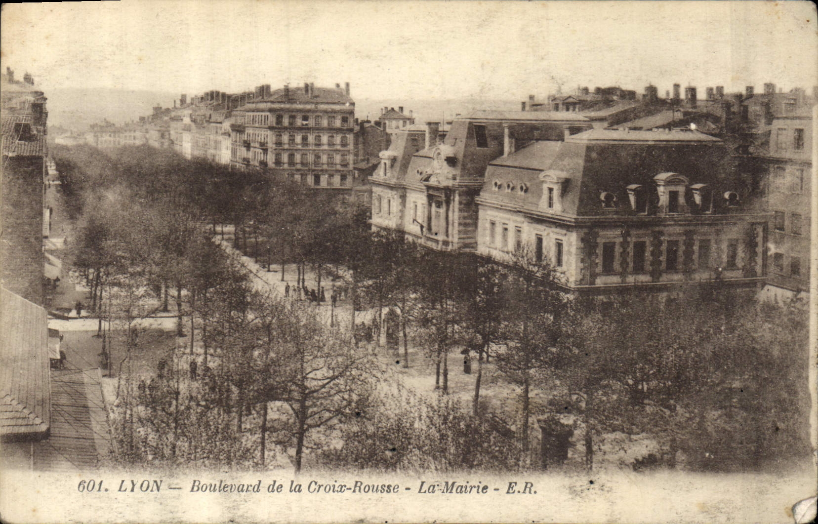 CPA Lyon Boulevard de la croix Rousse La Mairie 