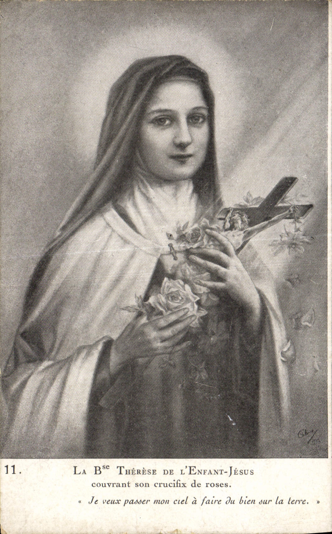 CPA La B Therese de L'Enfant Jesus couvrant son crucifix de roses 