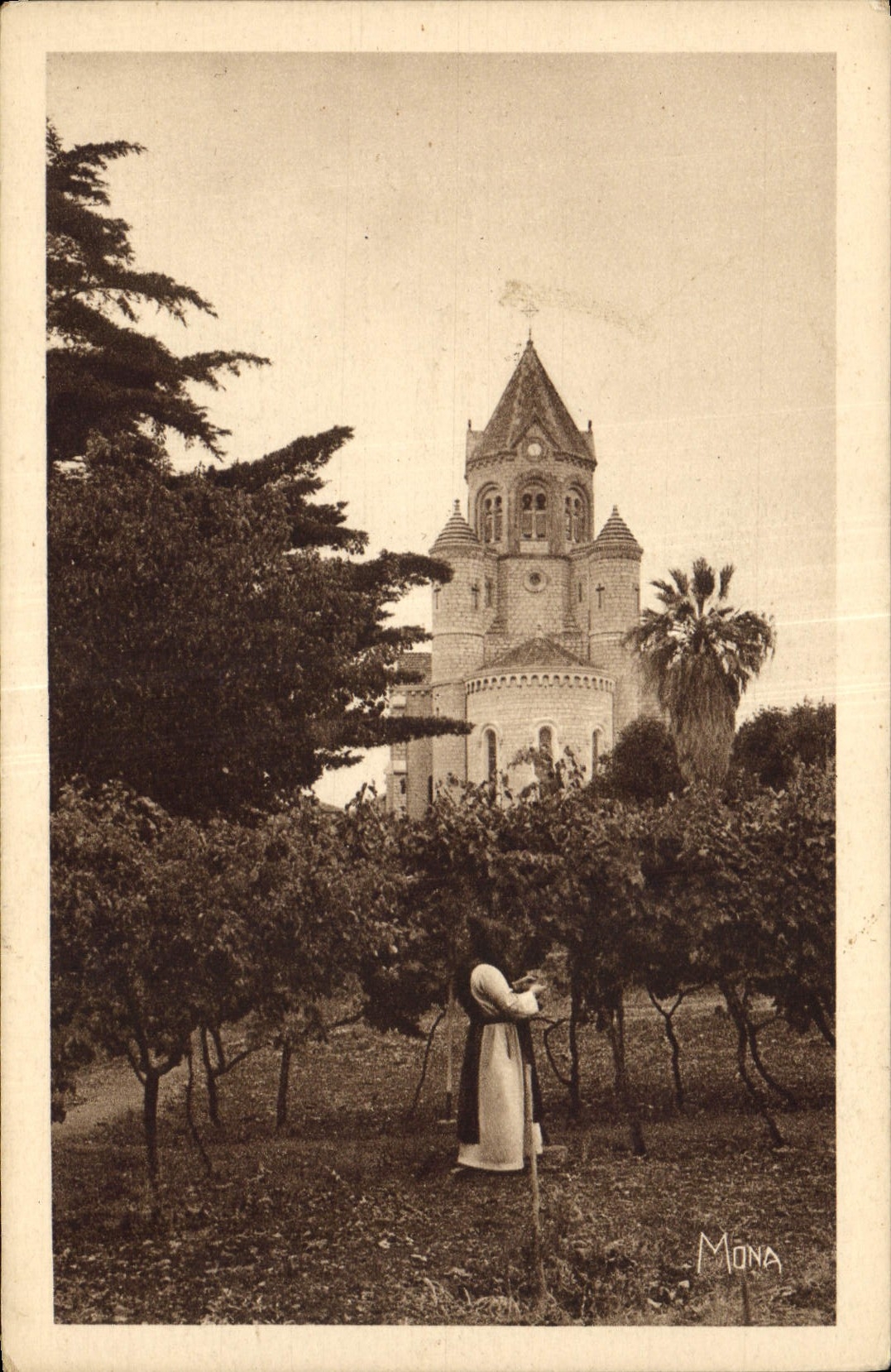 CPA Ile Saint Honorat Abside de 'Eglise abbatiale vue exterieure 