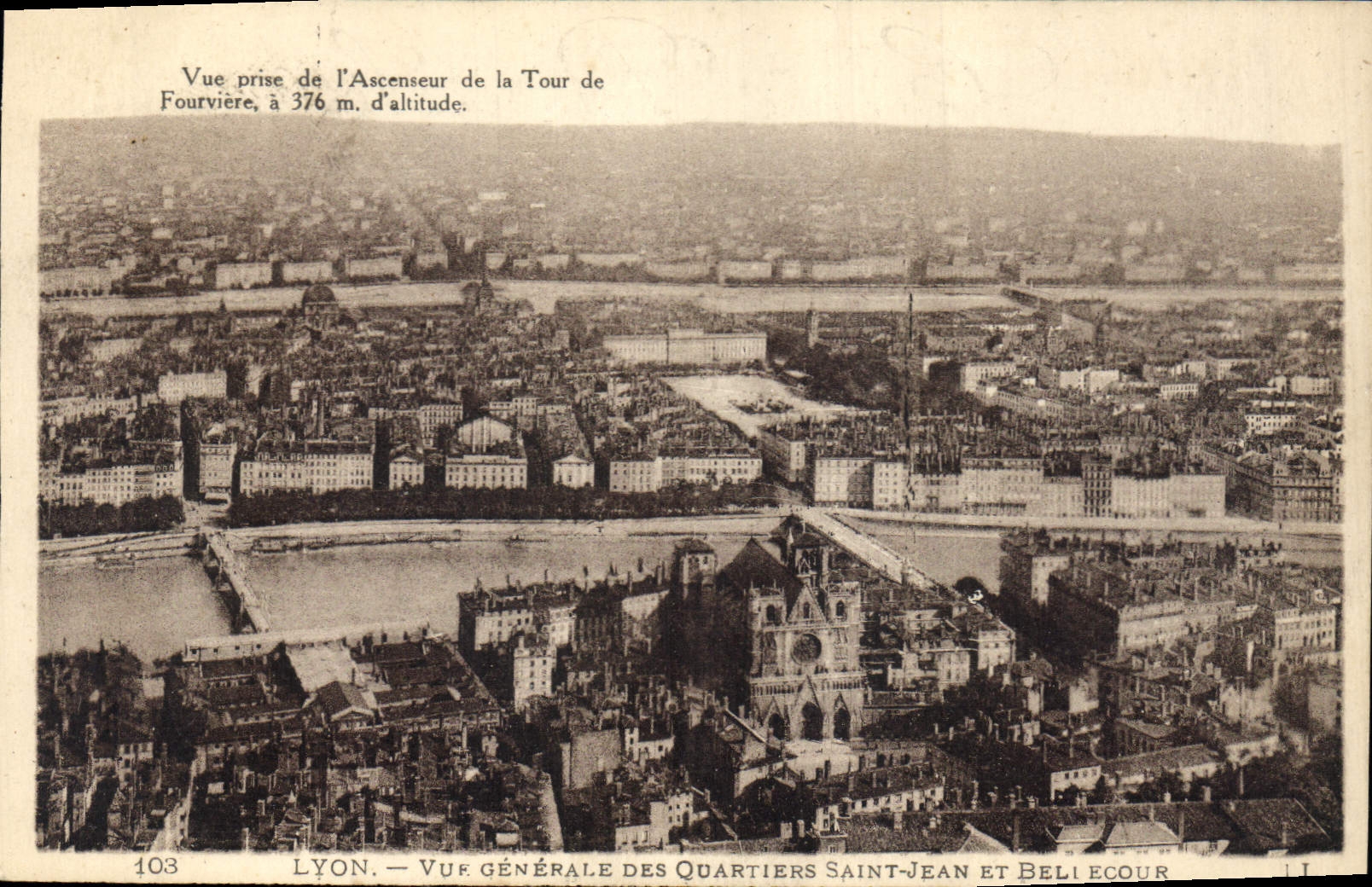 CPA Lyon Vue Generale des Quartiers Saint Jean et Bellecour