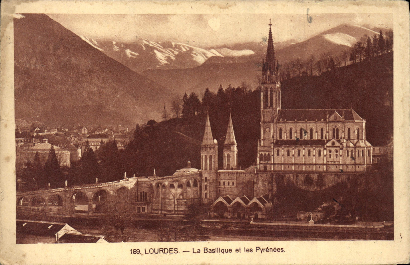 CPA Lourdes La Basilique et les Pyrenees
