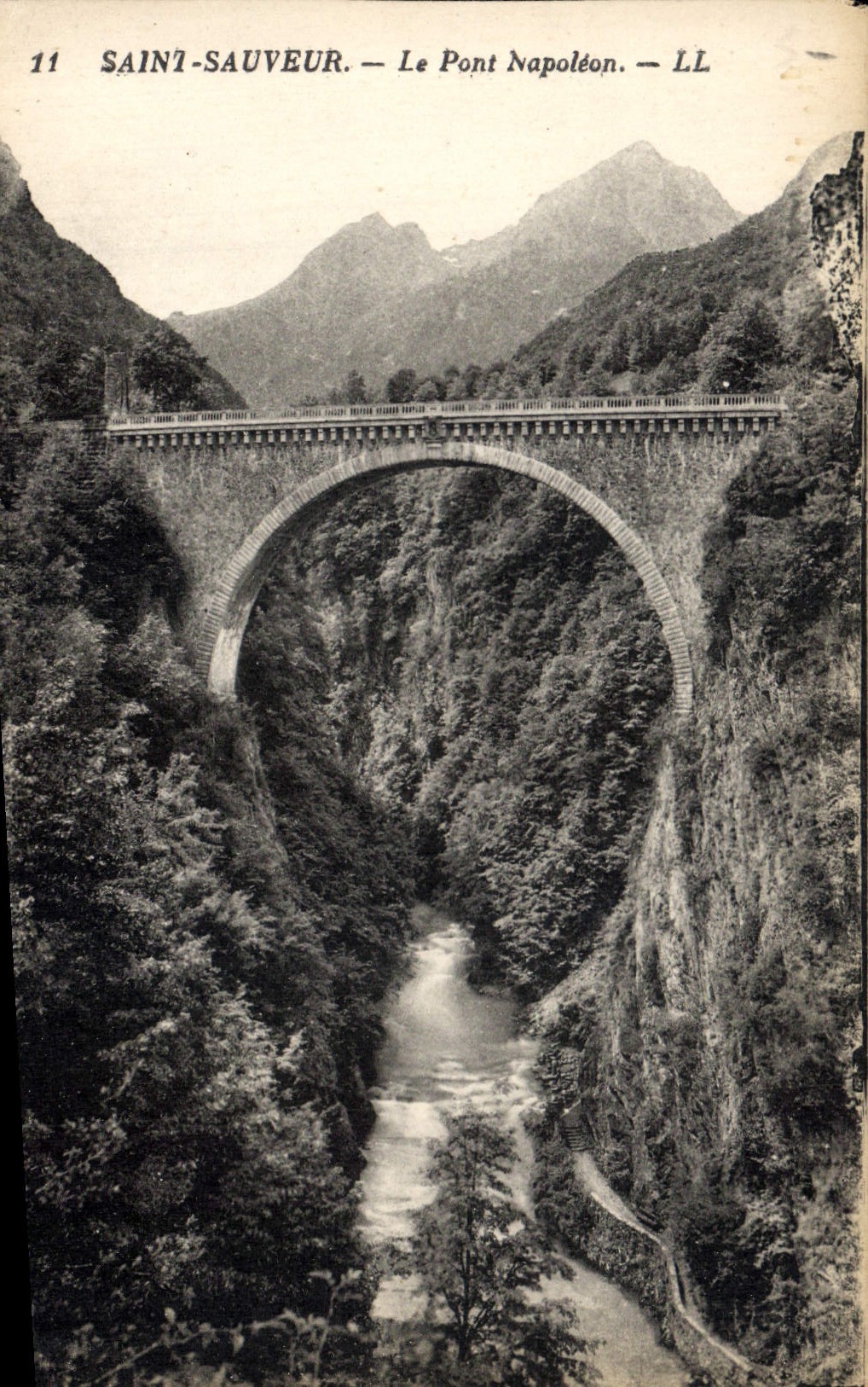 CPA Saint Sauveur Le Pont Napoleon 