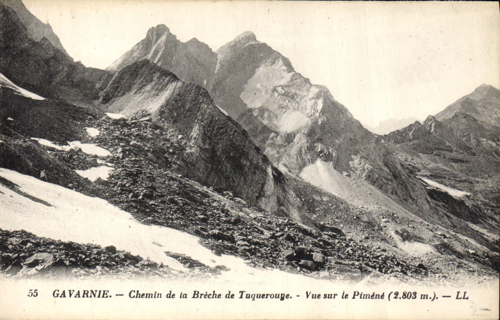 CPA Gavarnie Chermin de la Breche de Tuquerouge Vue sur le Pimene 