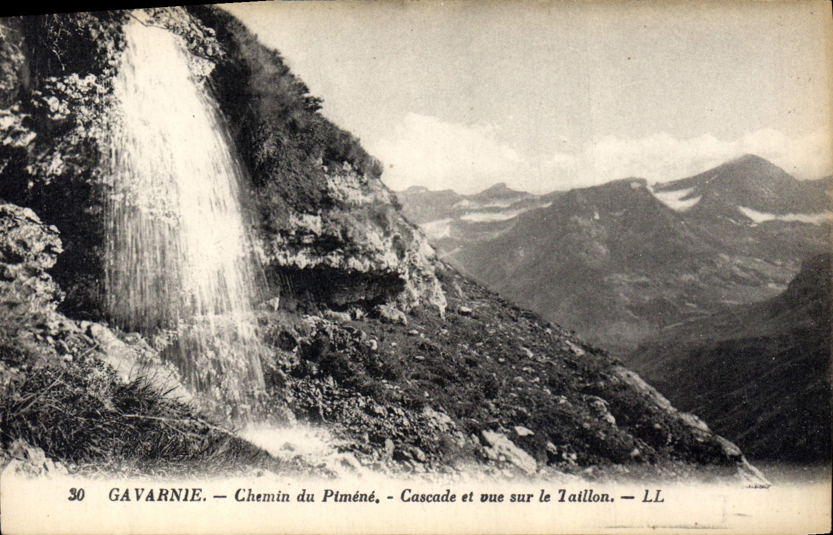 CPA Gavarnie Chemin du Pimene Cascade et vue sur le Taillon 