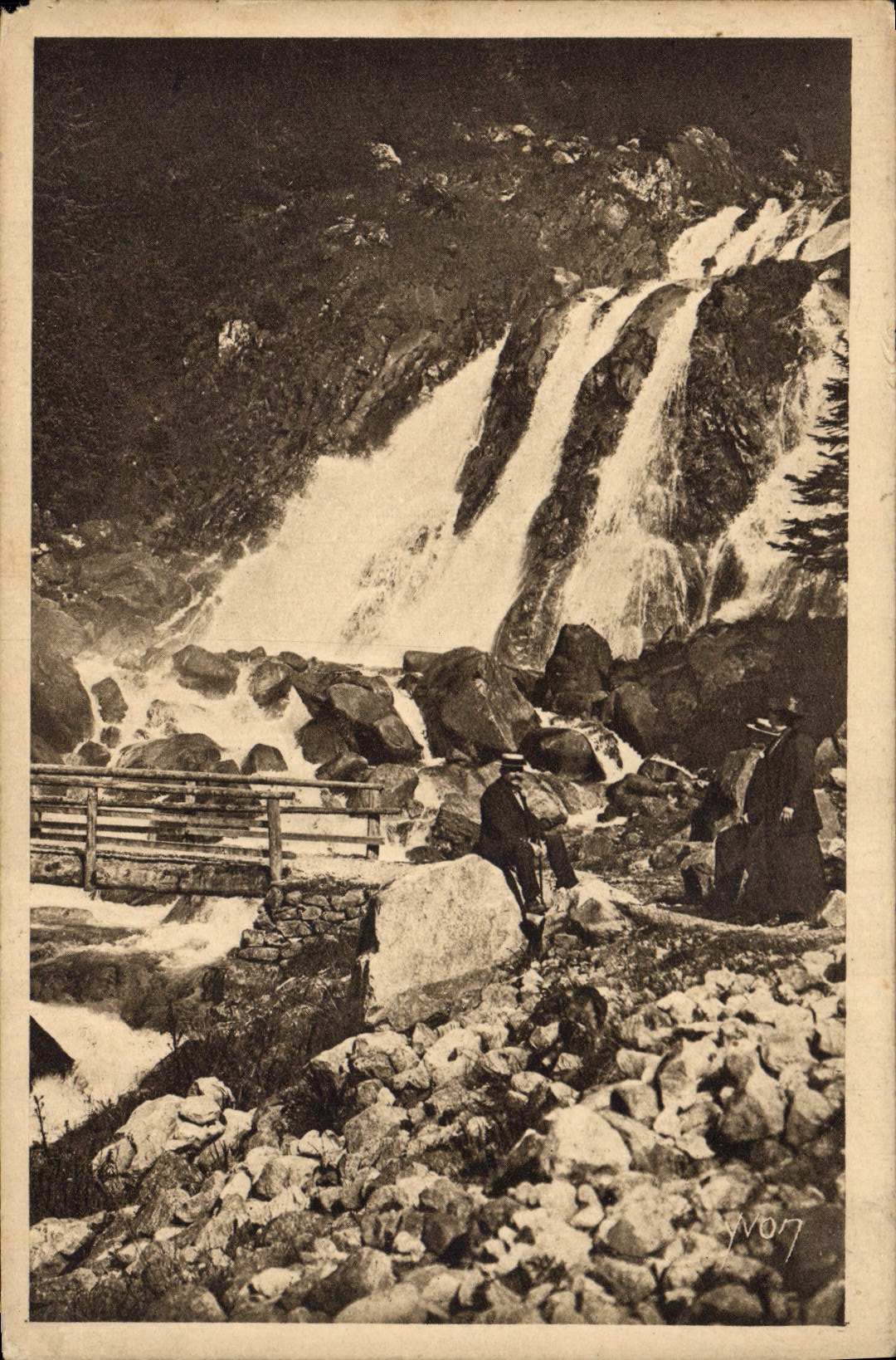 CPA La Douce France Les Pyrenees 