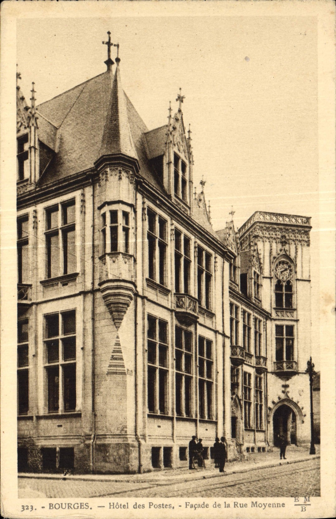 CPA Bourges Hotel des Postes Facade de la Rue Mayenne 