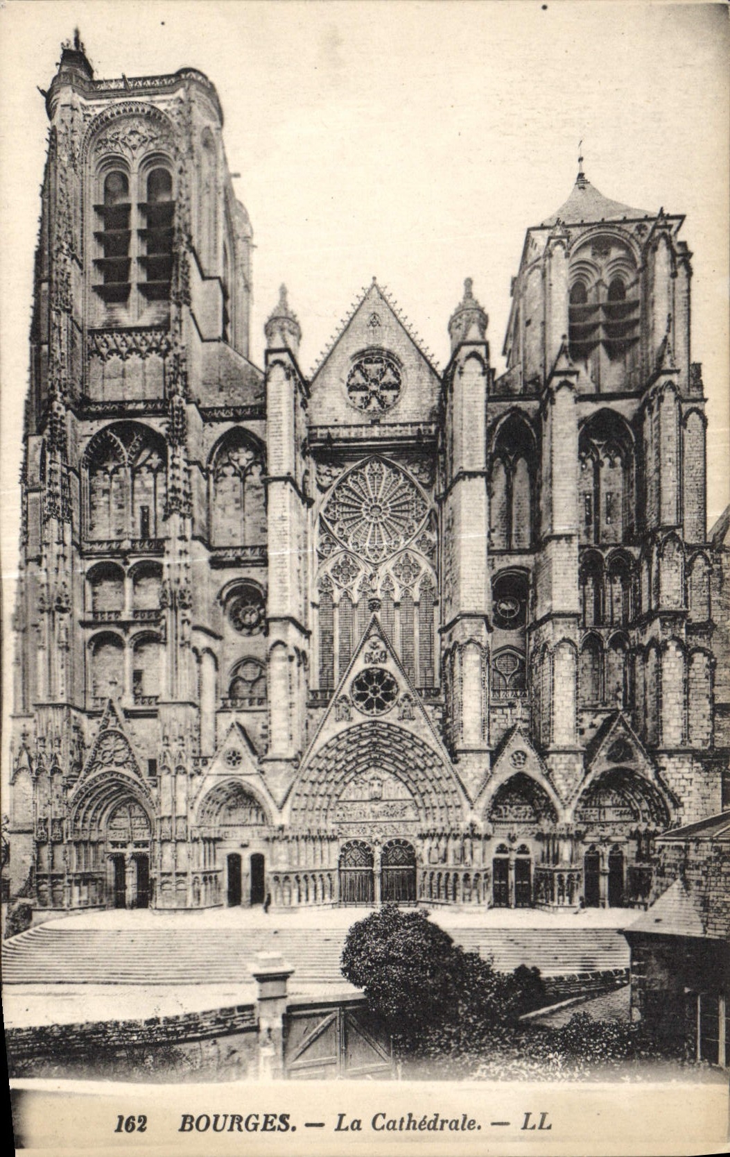 CPA Bourges La Cathedrale 
