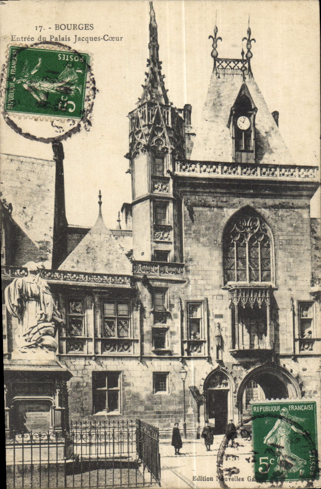 CPA Bourges Entree du Palais Jacques Coeur