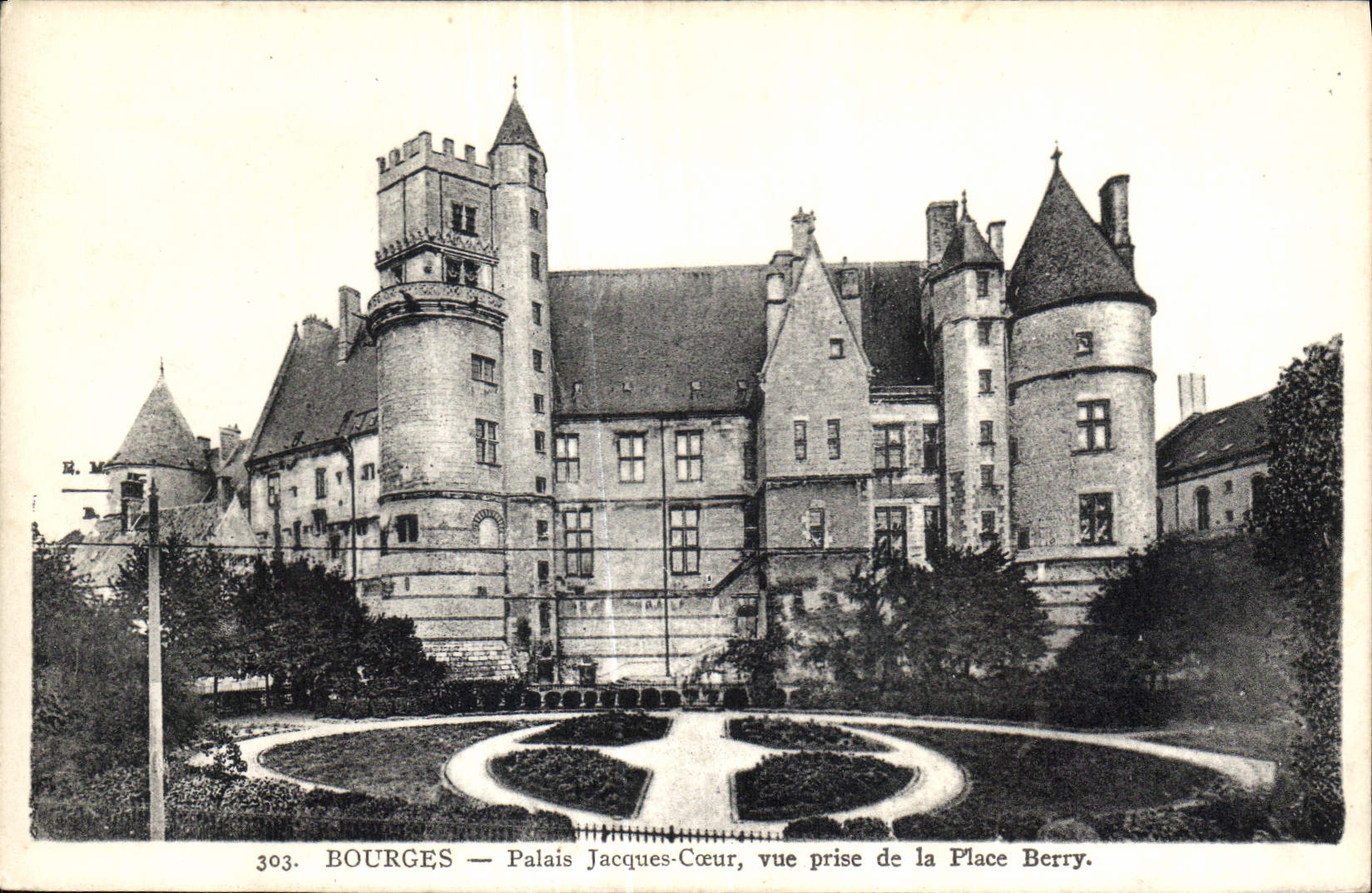 CPA Bourges Palais Jacques Coeur vue de la Place Berry