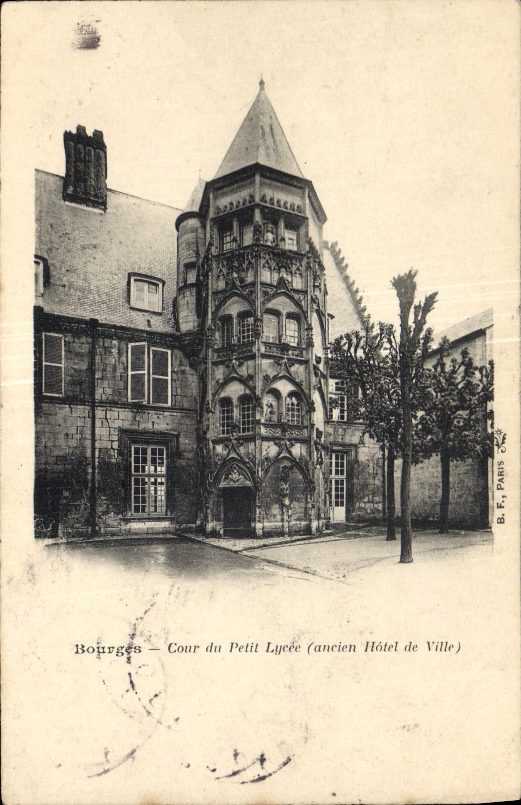 CPA Bourges Cour du Petit Lycee ancien Hotel de Ville 