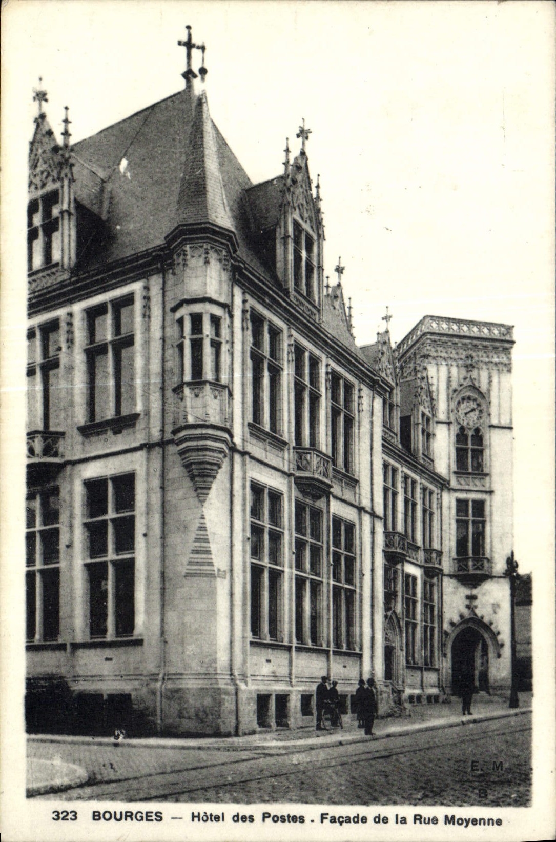 CPA Bourges Hotel des Postes Facade de la Rue Moyenne 
