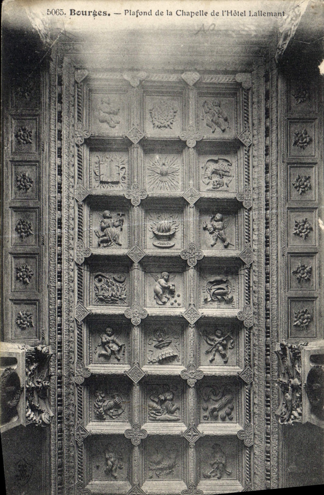 CPA Bourges Plafond de la Chapelle de l'Hotel Lallemant 