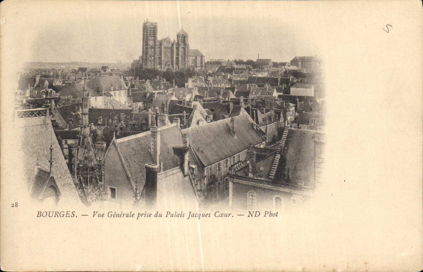 CPA Bourges Vue Generale prise du Palais Jacques Coeur 