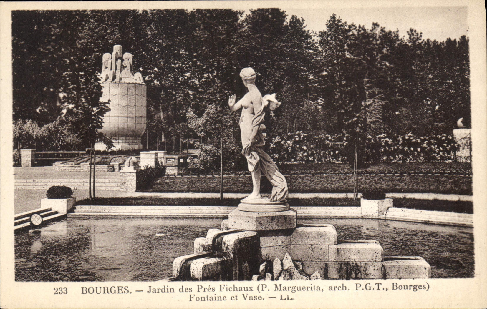 CPA Bourges Jardin des Pres Fichaux 