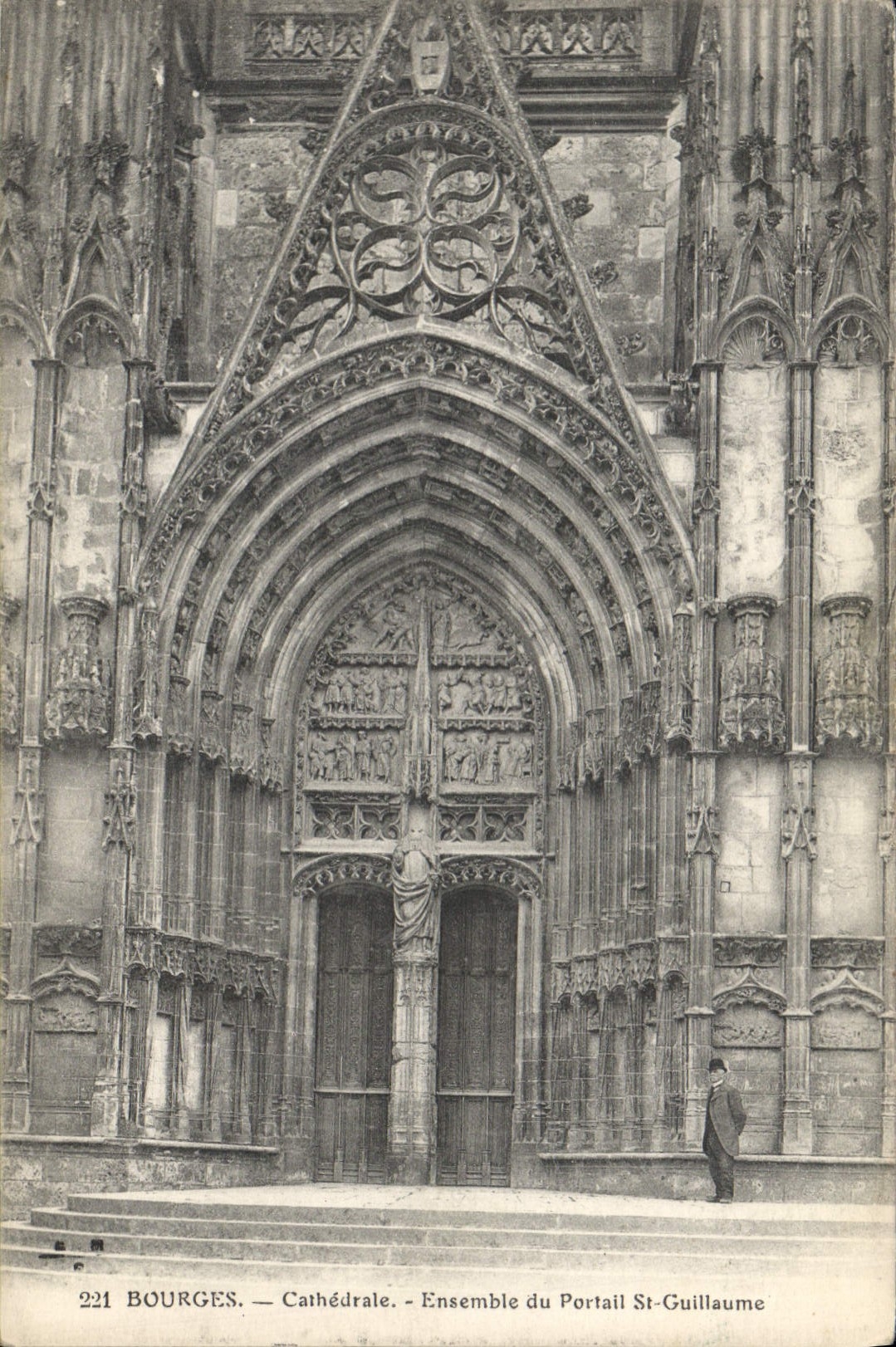CPA Bourges Cathedrale Ensemble du Portail St Guillaume
