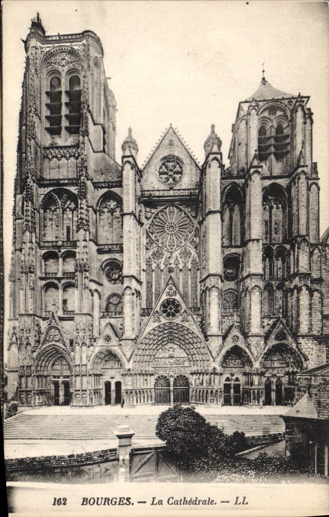 CPA Bourges La Cathedrale 