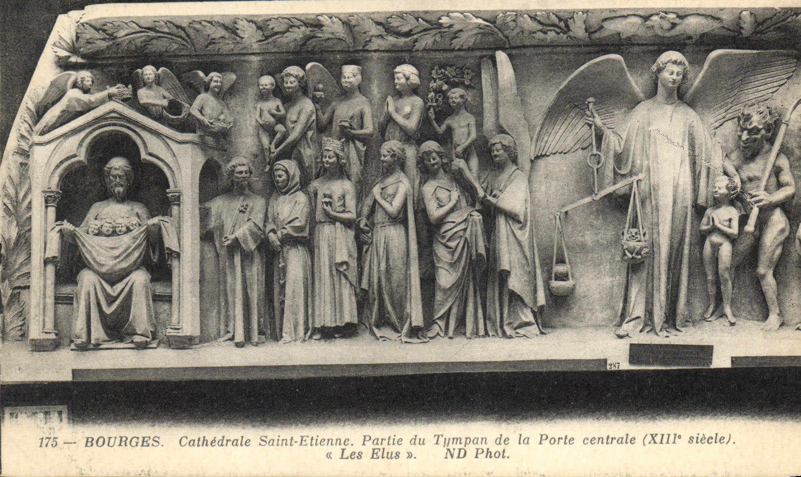 CPA Bourges Cathedrale Saint Etienne Partie du Typan de la Porte centrale