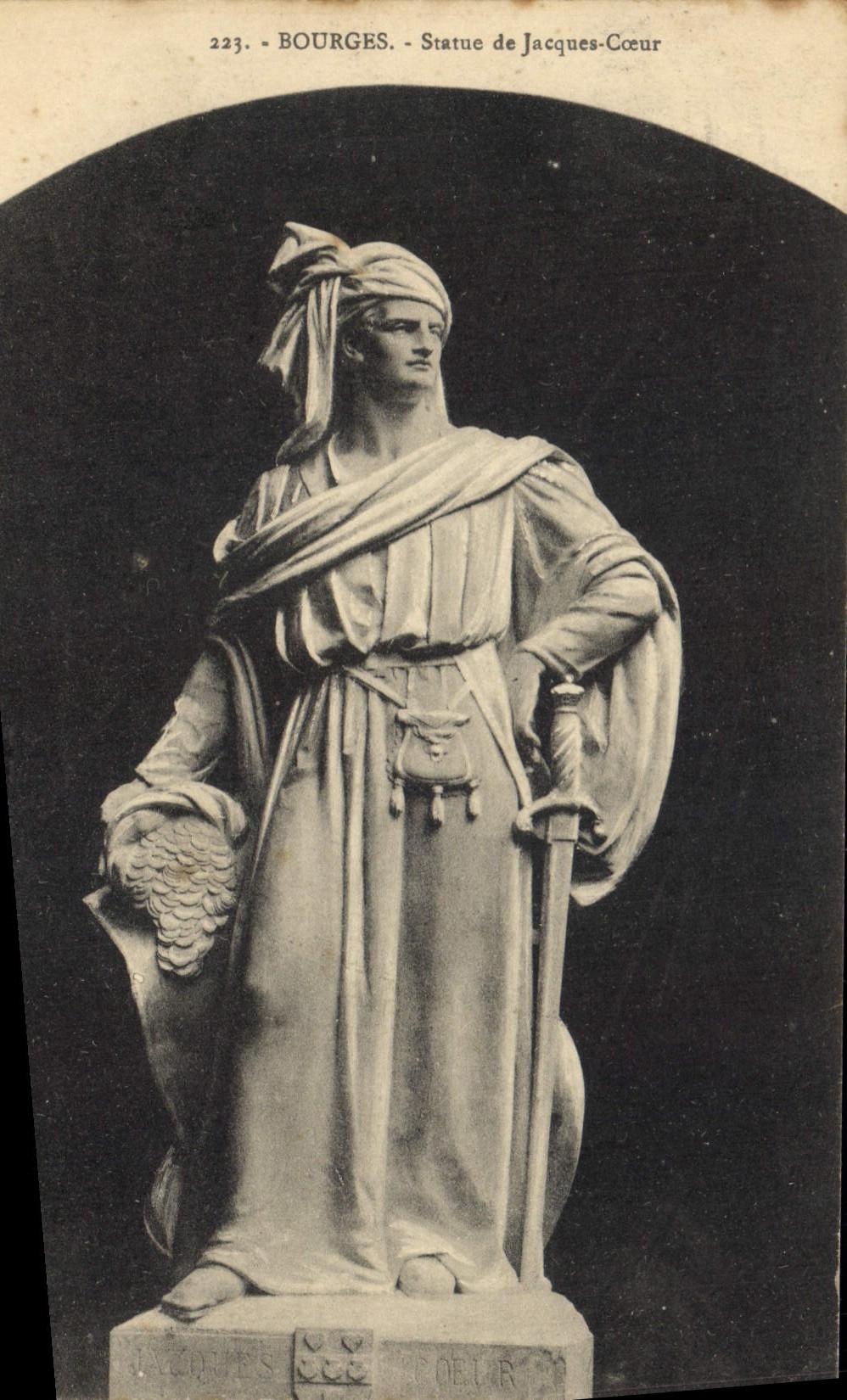 CPA Bourges Statue de Jacques Coeur 