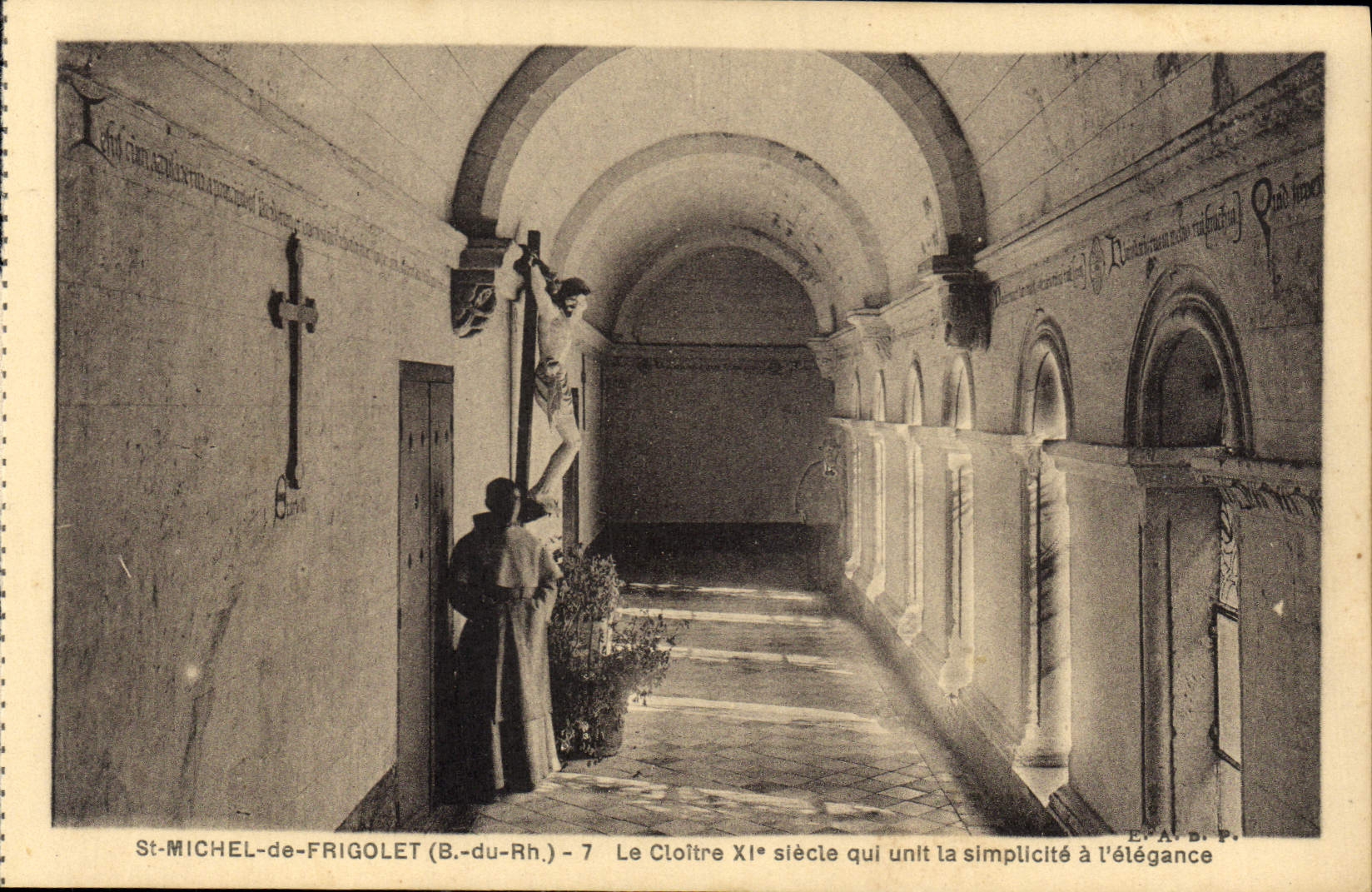 CPA St Michel de Frigolet B du Rh le Cloitre XI siecle qui unit la Simplicite a l'elegance 
