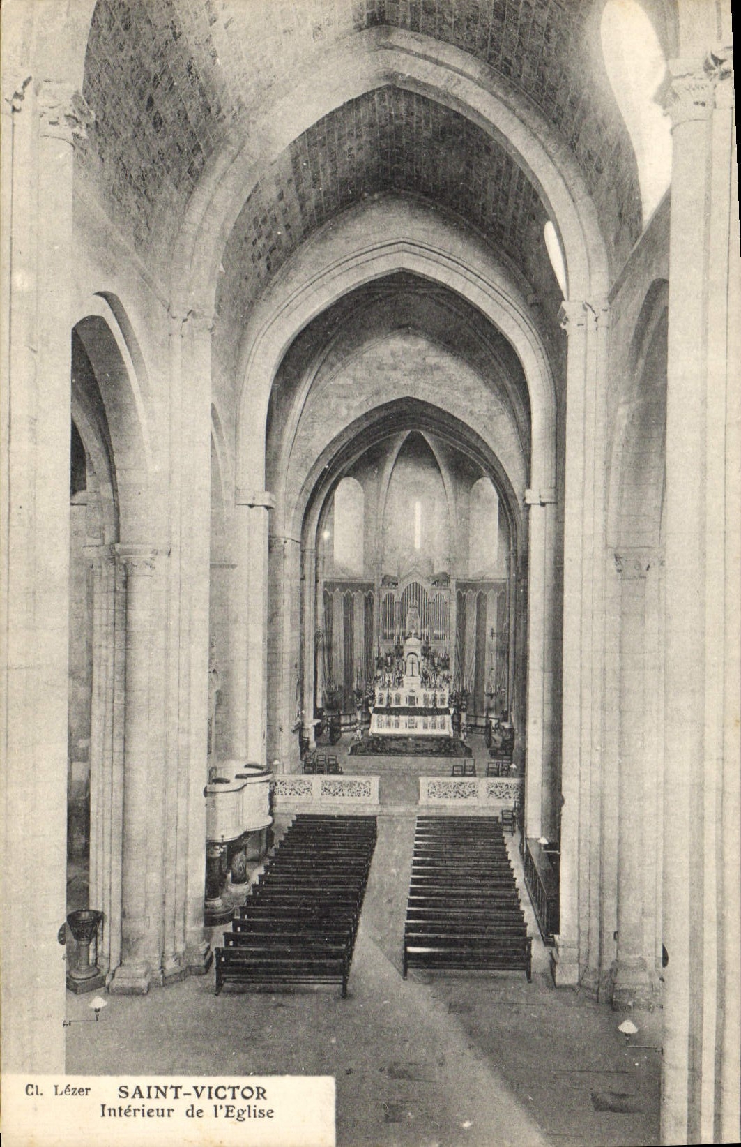 CPA Saint Victor Interieur de l'eglise 