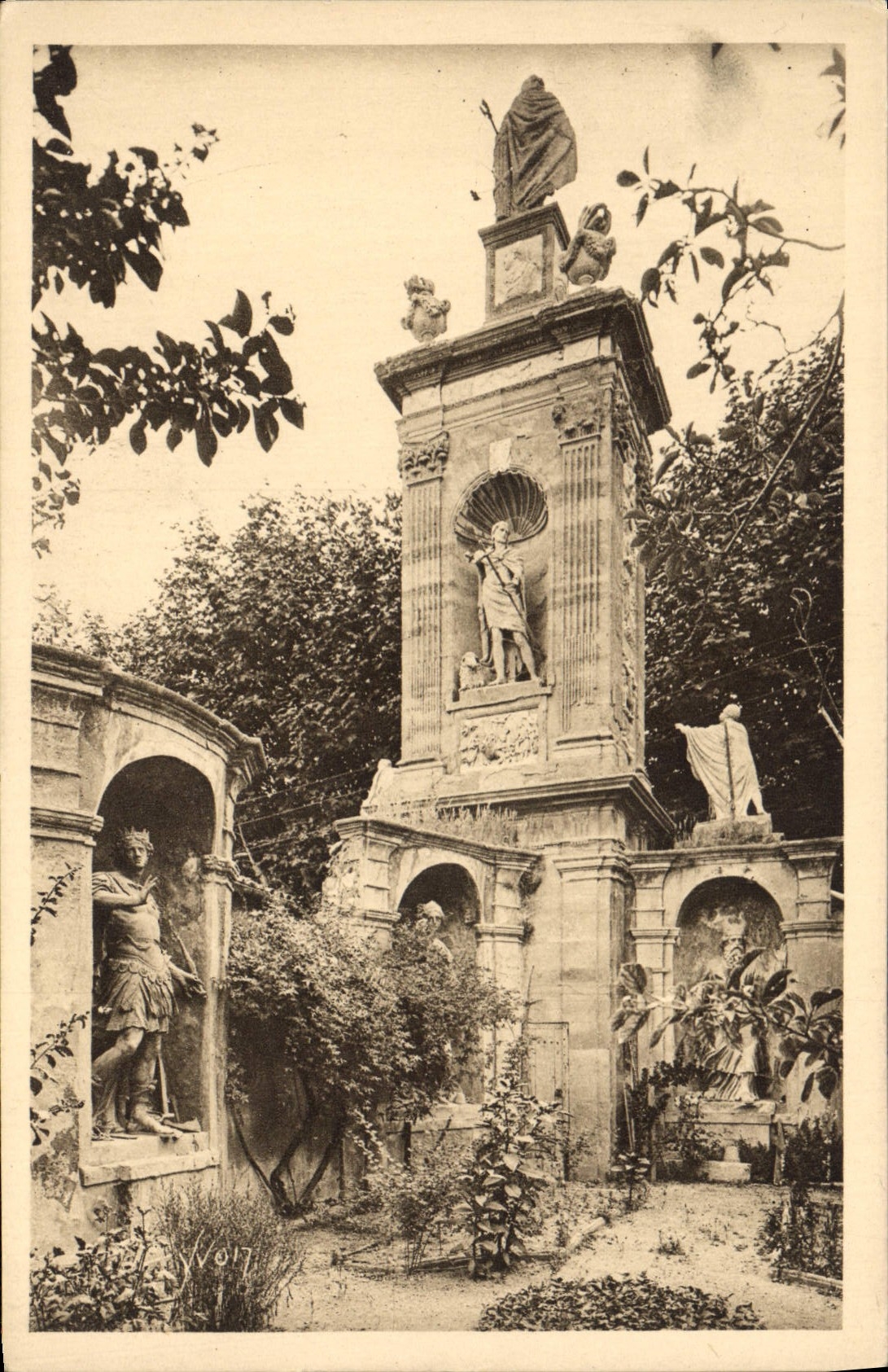 CPA Aix en provence B du R Mausolee de Joseph Sec 