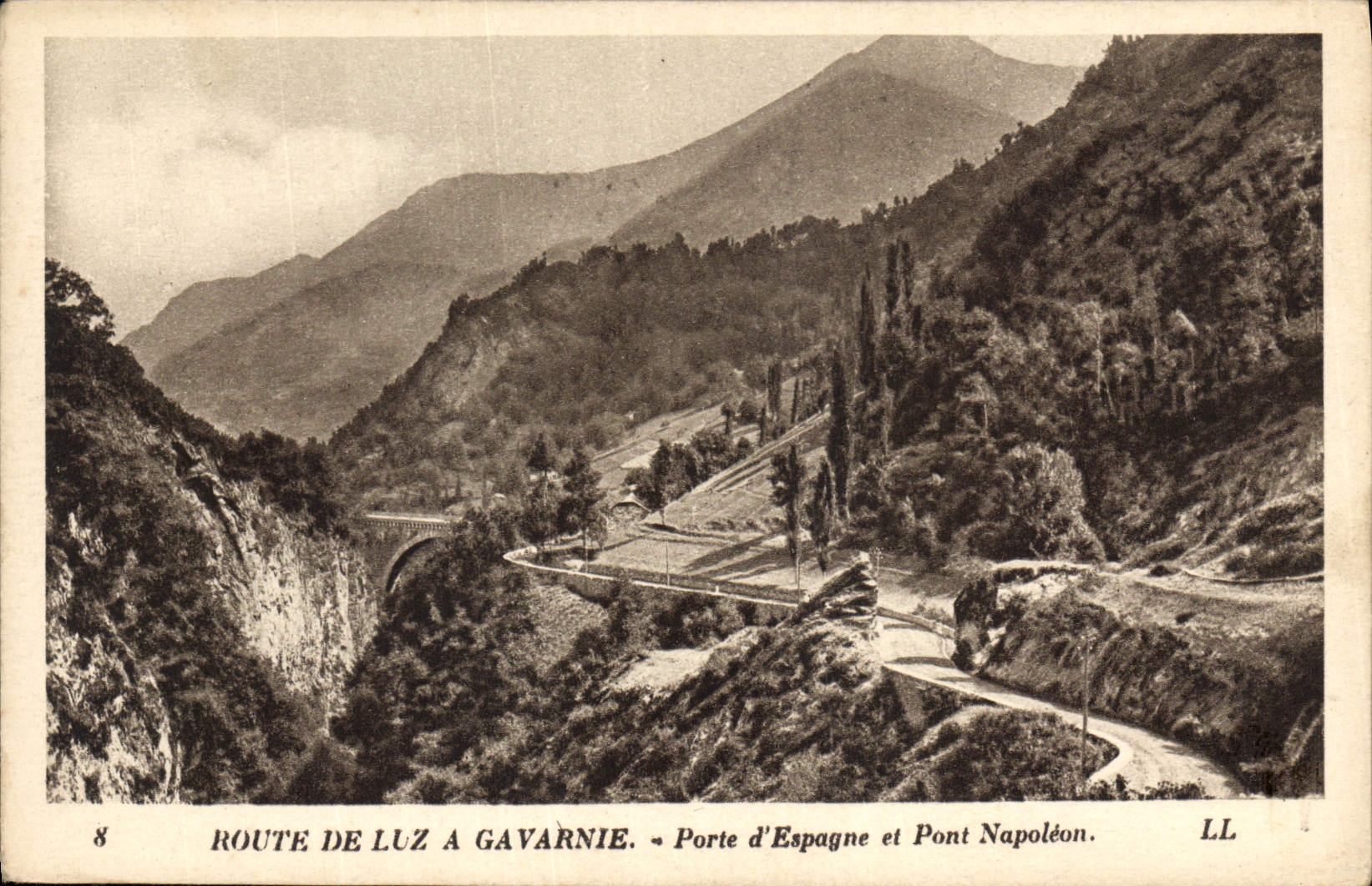 CPA Route de Luz a Gavarnie Porte d'Espagne et Pont Napoleon 