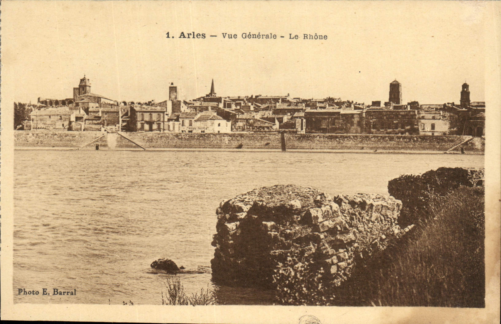 CPA Arles vue generale le Rhone 