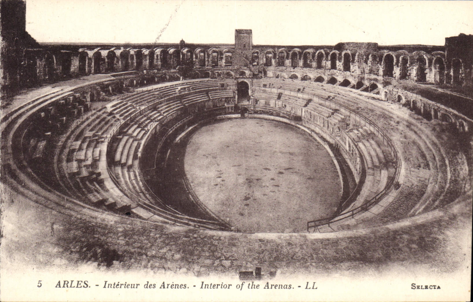 CPA Arles Interieur des Arenes 