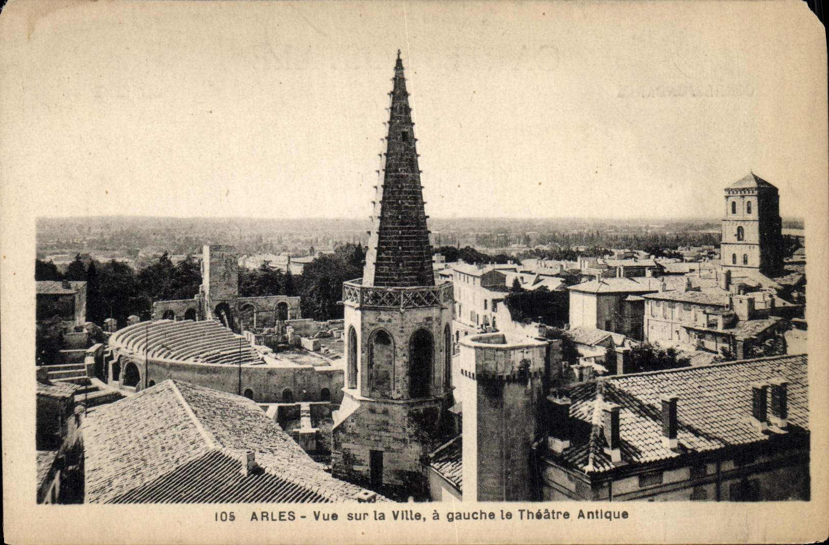CPA Arles vue sur la Ville a gauche le Theatre Antique