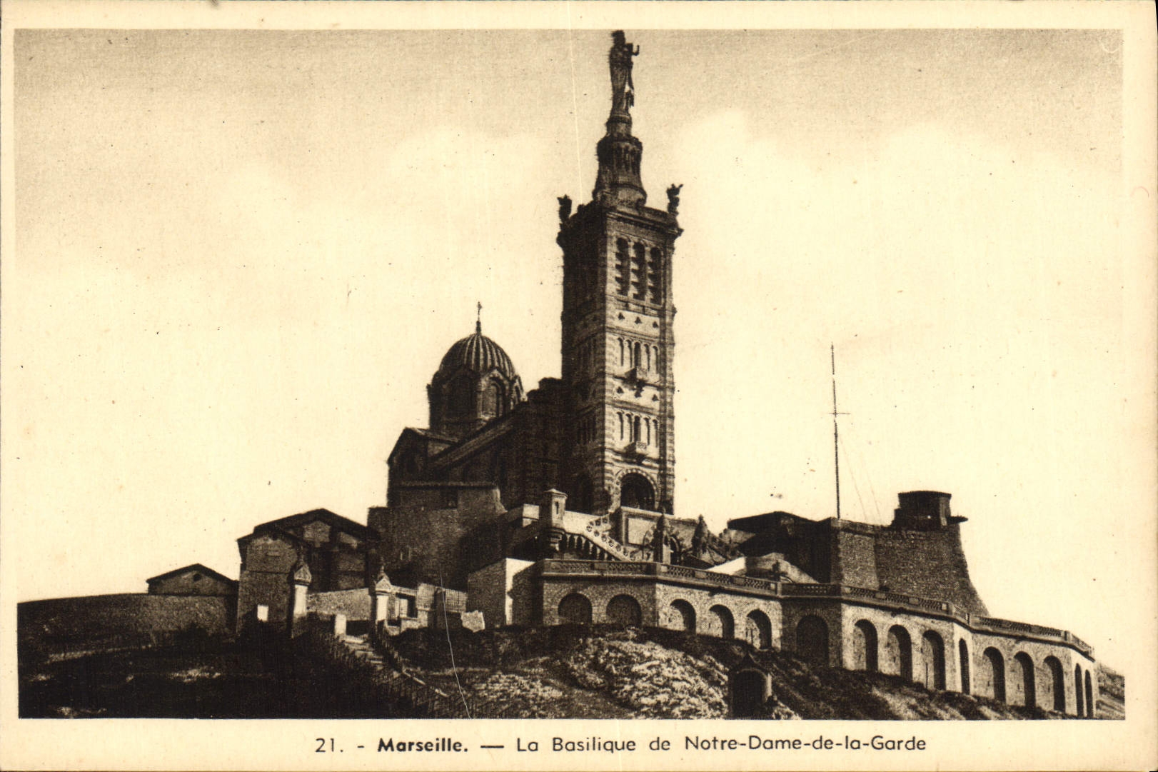 CPA Marseille la Basilique de Notre Dame de la Garde 