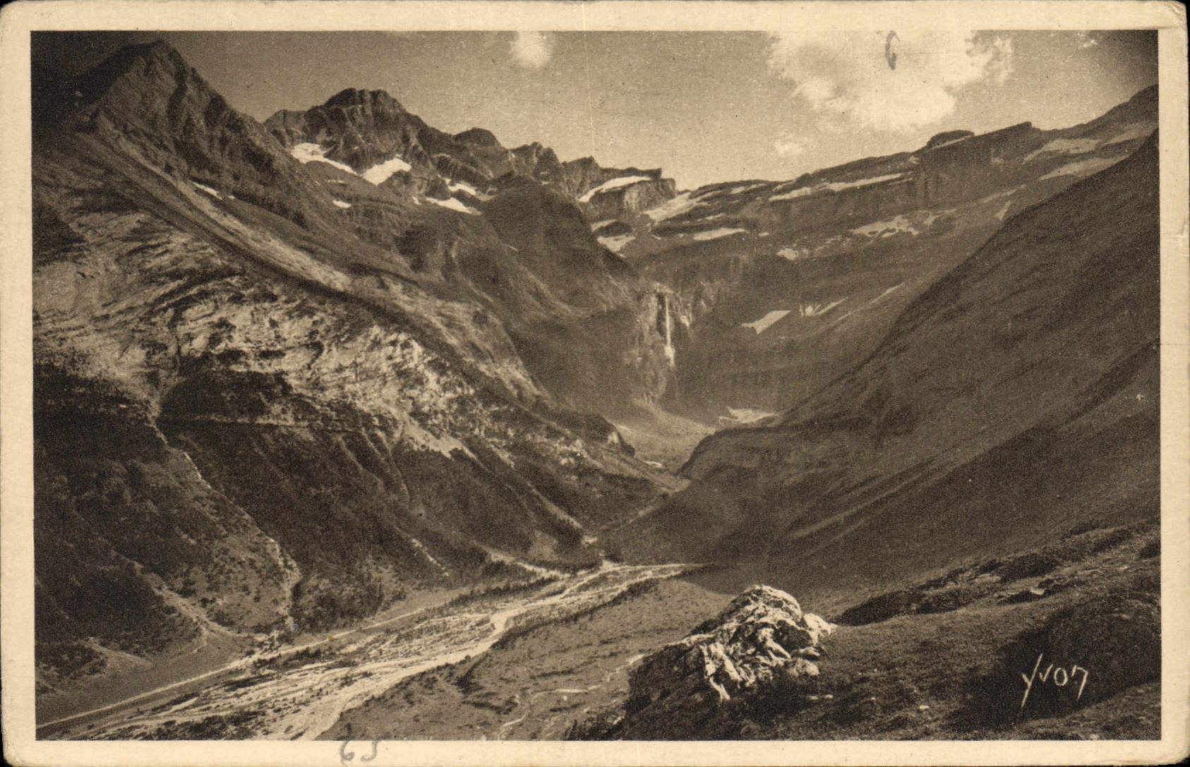 CPA Les Pyrenees le Cirque de Gavarnie 