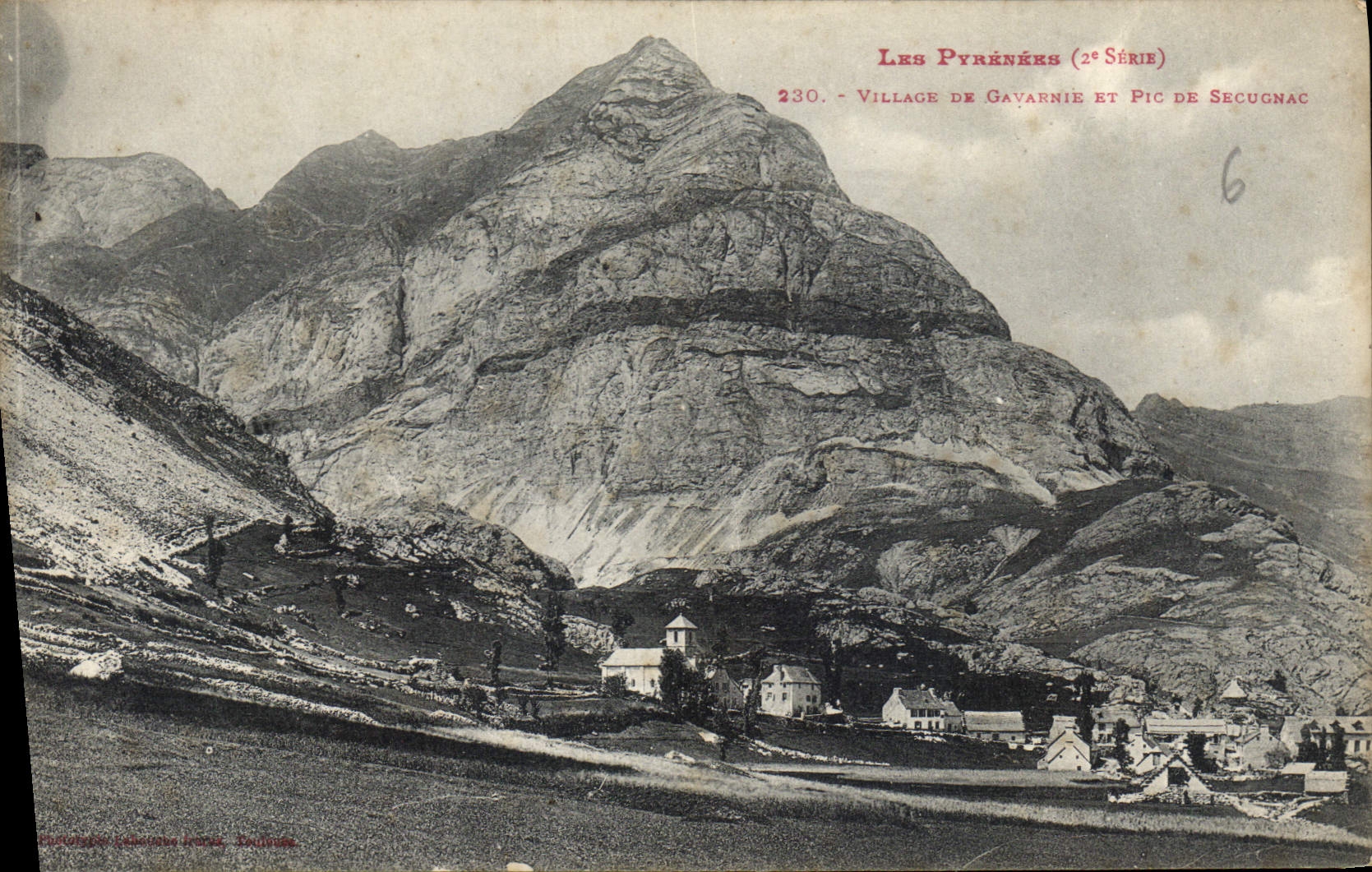 CPA Les Pyrenees Village de Gavarnie et Pic de Secugnac 