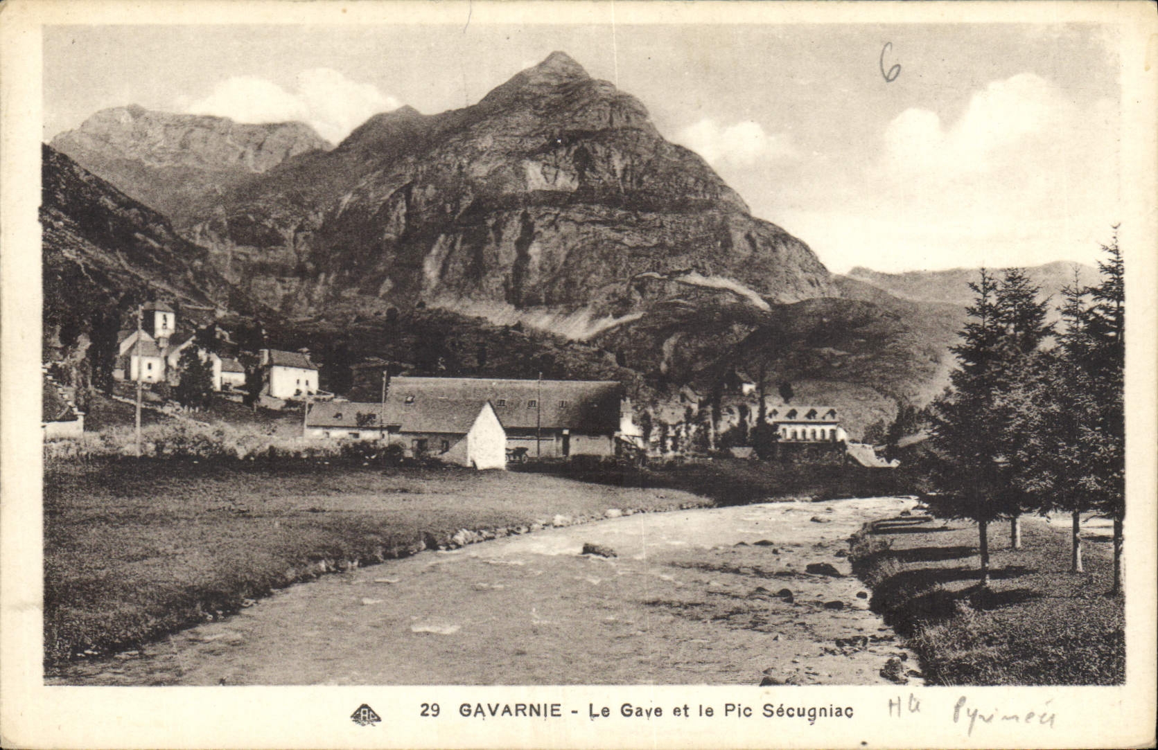 CPA Gavarnie le Gave et le Pic Secugniac 