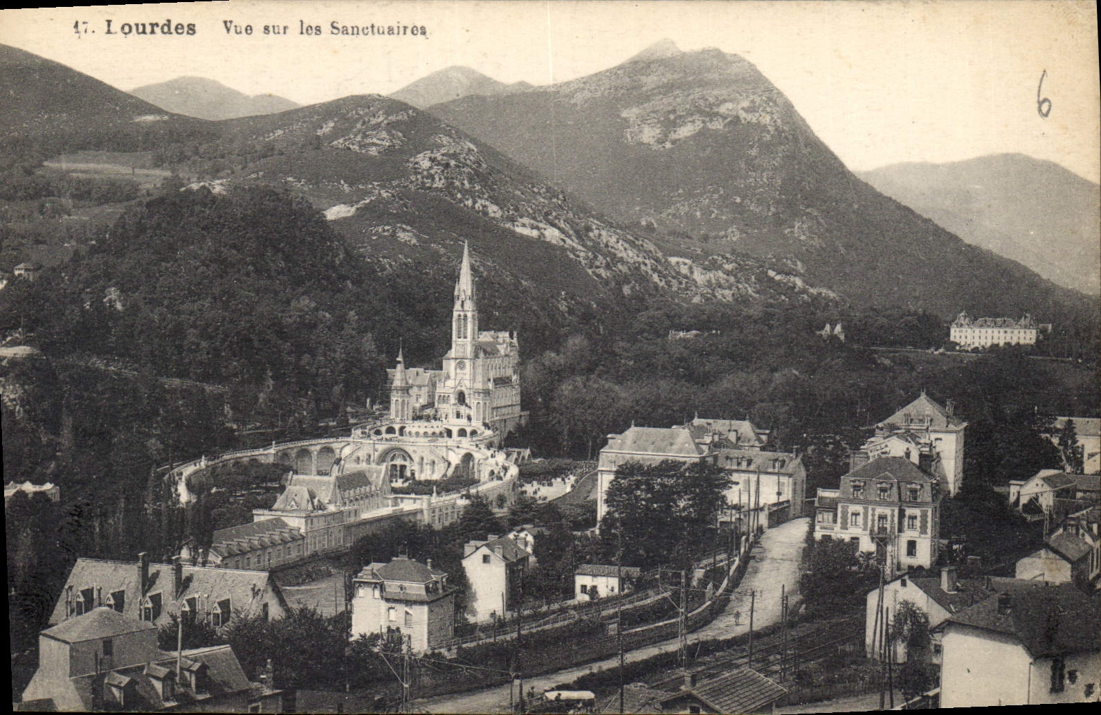CPA Lourdes vue sur les Sanctuaires 