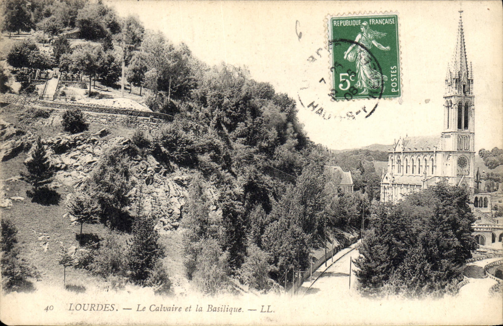 CPA Lourdes le Calvaire et la Basilique 