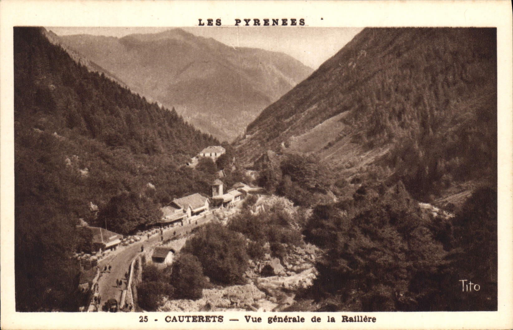 CPA Les Pyrenees Cauterets vue generale de la Raillere 