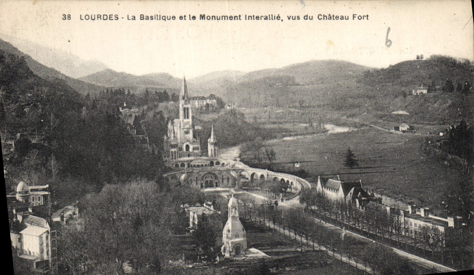 CPA Lourdes la Basilique et le monument interallie vus du Chateau Fort 