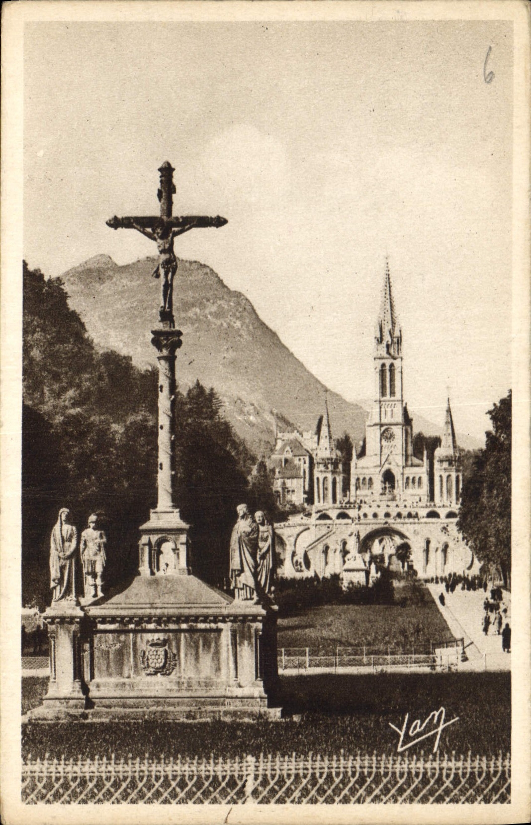 CPA Lourdes la Basilique et le Calvaire Breton 